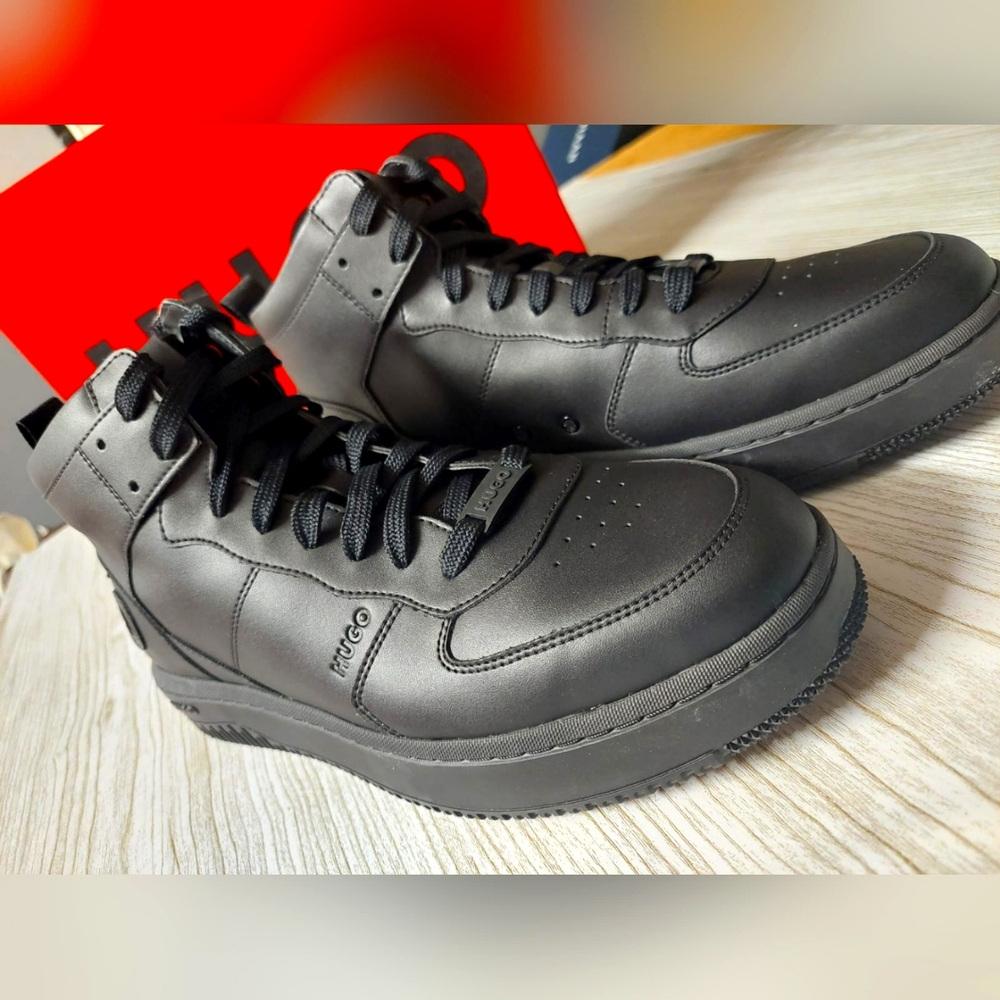 HUGO Black Leather Sneakers Sleek Design